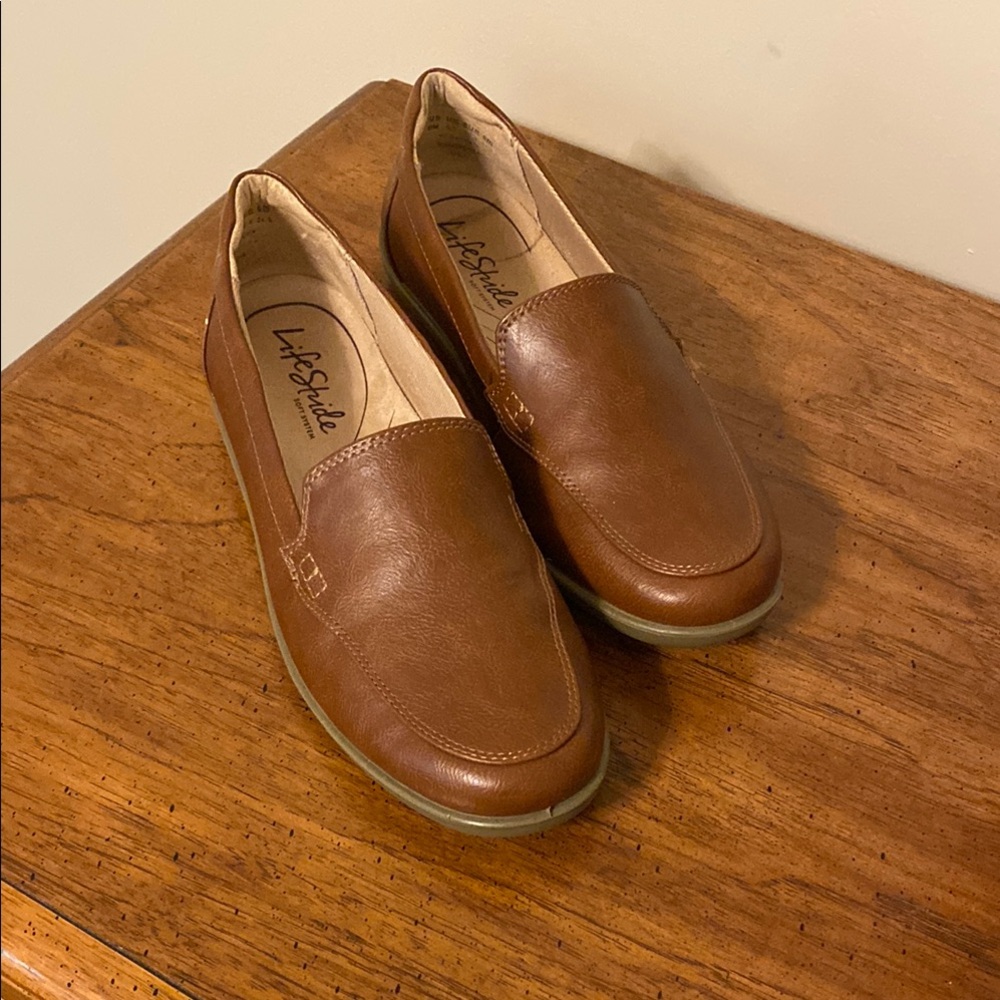 Life Stride Brown Flats